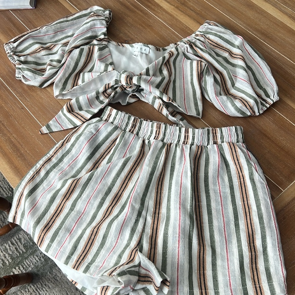 Boutique 2 piece set (crop top & shorts)